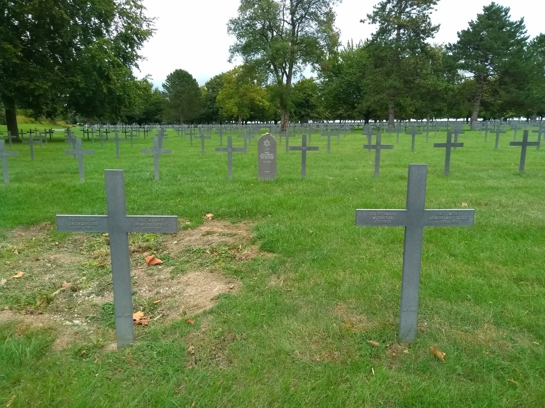 German War Cemetery Saint-Laurent-Blangy景点图片