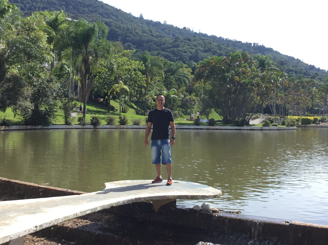 Praca Adhemar de Barros-阿瓜斯迪林多亚必去景点