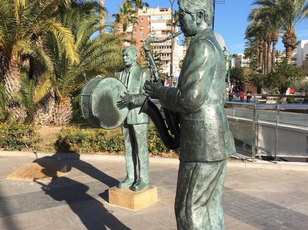 Monumento Homenaje a los Musicos Torrevejenses景点图片