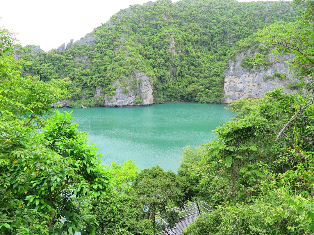 红统旅游景点-Blue Lagoon Emerald Lake