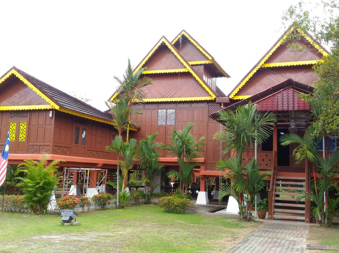 Muzium Rembau (Replika Istana Raja Melewar)-Kota必去景点