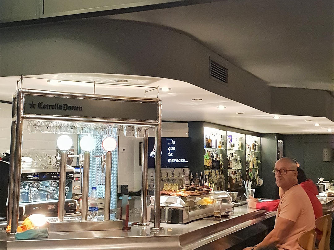 Cuatroesquinas Gin Dillou Bar