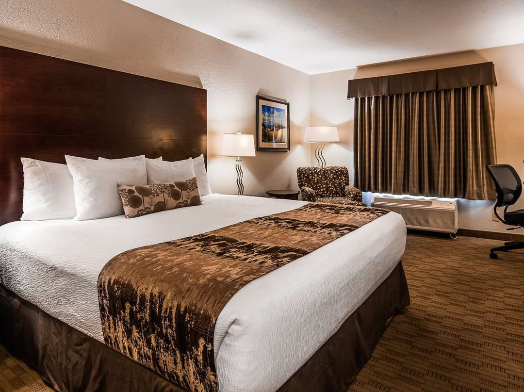 彭比纳贝斯特韦斯特套房及酒店主图