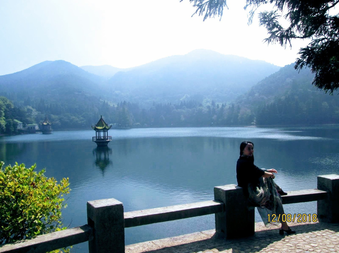 芦林湖景点图片