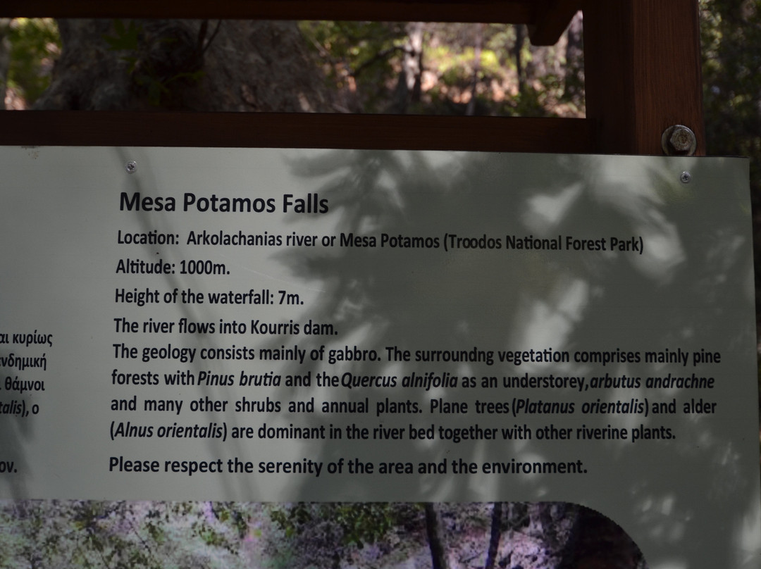 Mesa Potamos Waterfalls景点图片