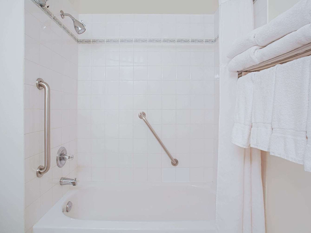 红鹿华美达套房酒店主图