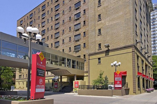 希尔顿欢朋酒店及套房 多伦多市中心-官方