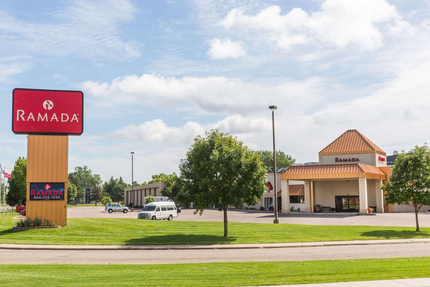 Ramada by Wyndham Sioux Falls Airport-Waterpark & Event Ctr-官方