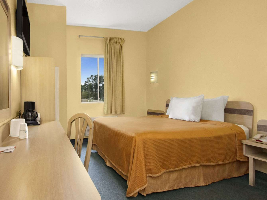 Howard Johnson by Wyndham Tifton主图