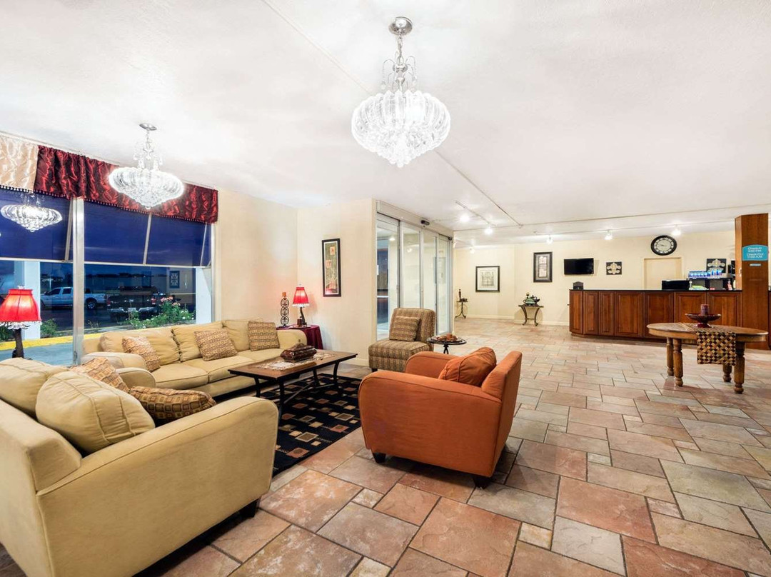 Howard Johnson by Wyndham Burlington主图