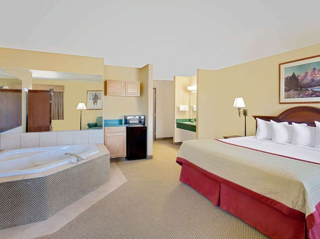 Pinedale Hotel & Suites主图