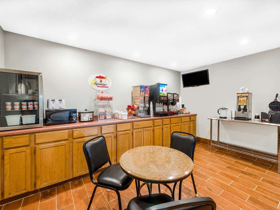 Super 8 by Wyndham Winfield/Quail Ridge Area主图