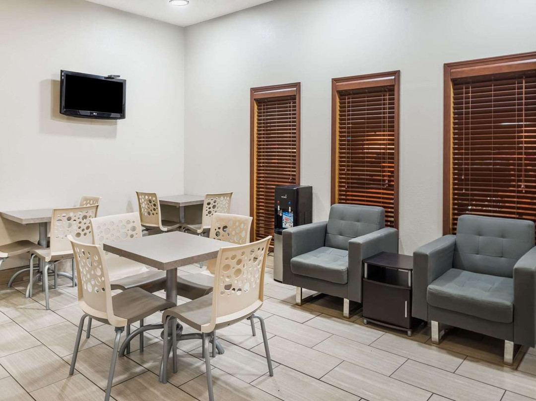 Super 8 by Wyndham West Plains主图