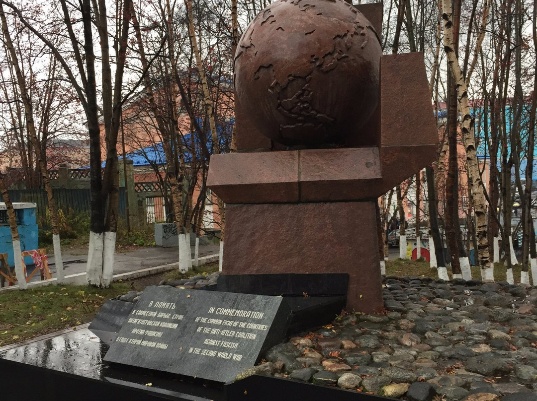 Monument to Anti-Hitler Coalition-摩尔曼斯克必去景点