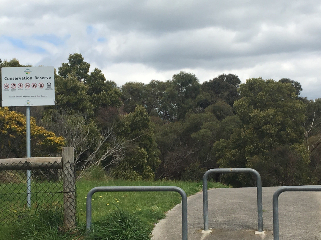 Monique Bushland Reserve景点图片