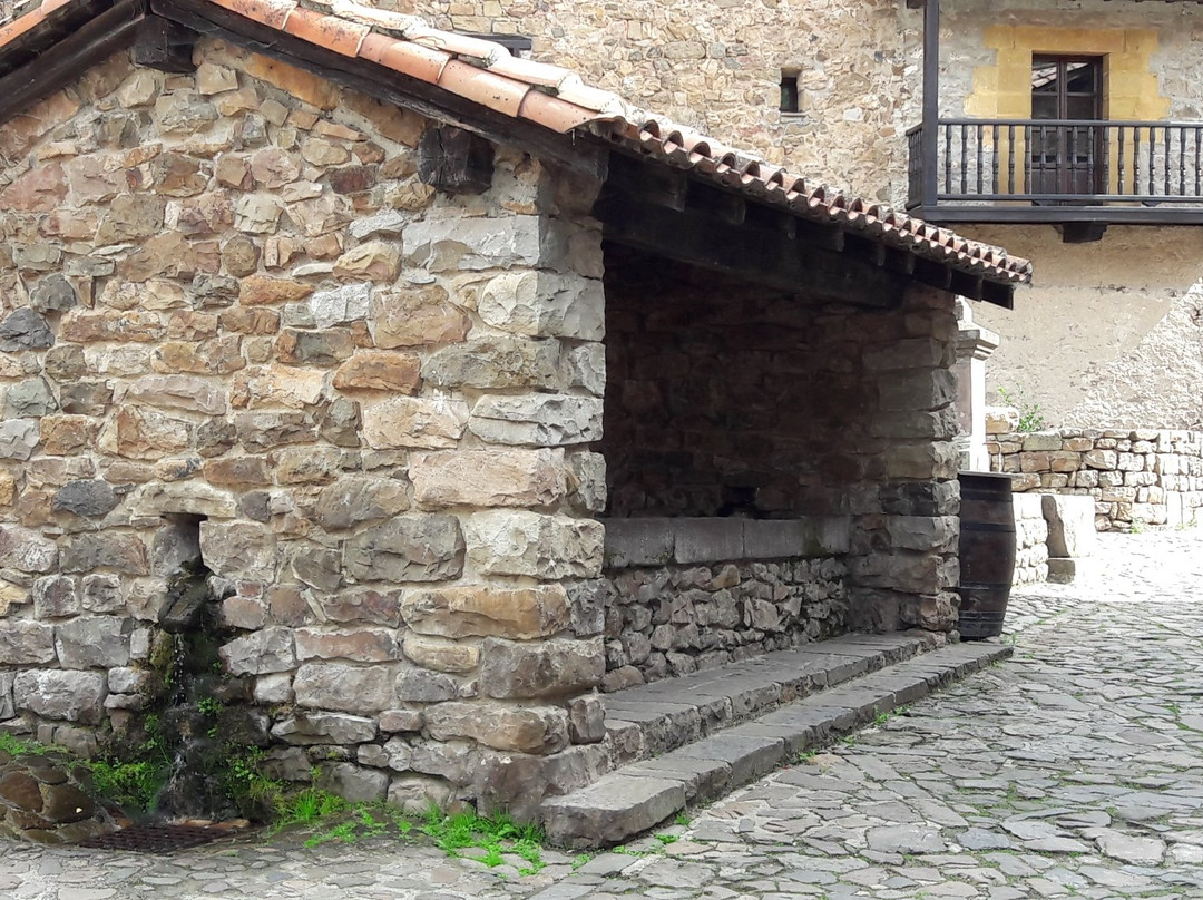 Iglesia de Santa Maria-Barcena Mayor必去景点