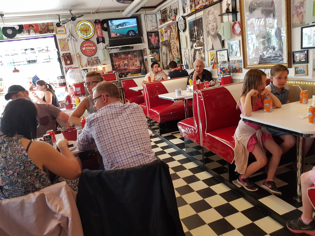 Mels Diner