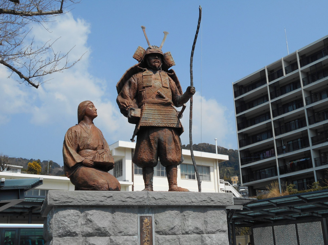 Statues of Sanehira Dohi and His Wife