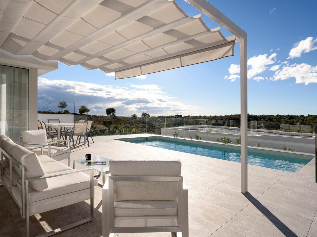 Las Colinas Golf & Country Club Residences