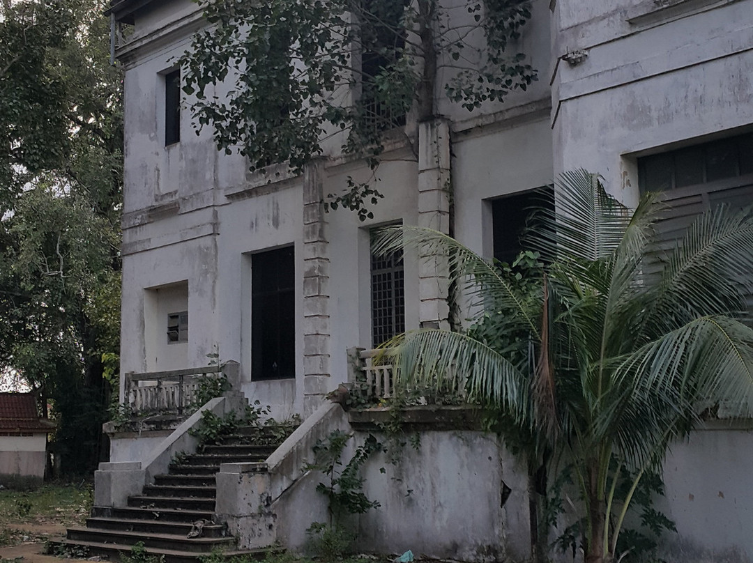 Old Colonial Governers Mansion and Bat Colony-磅同必去景点