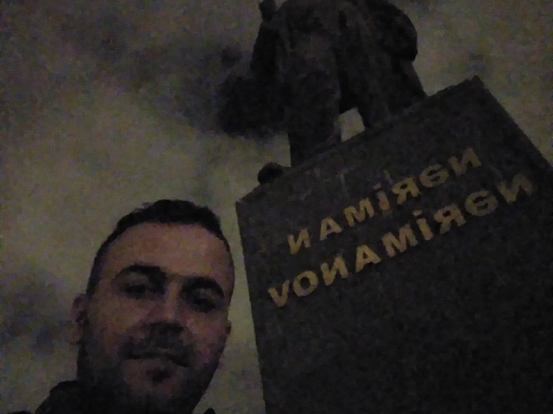 Monumebt to Nariman Narimanov-巴库必去景点
