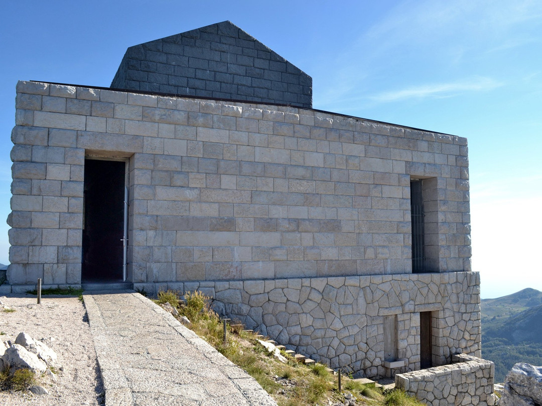 Njegos Mausoleum景点图片