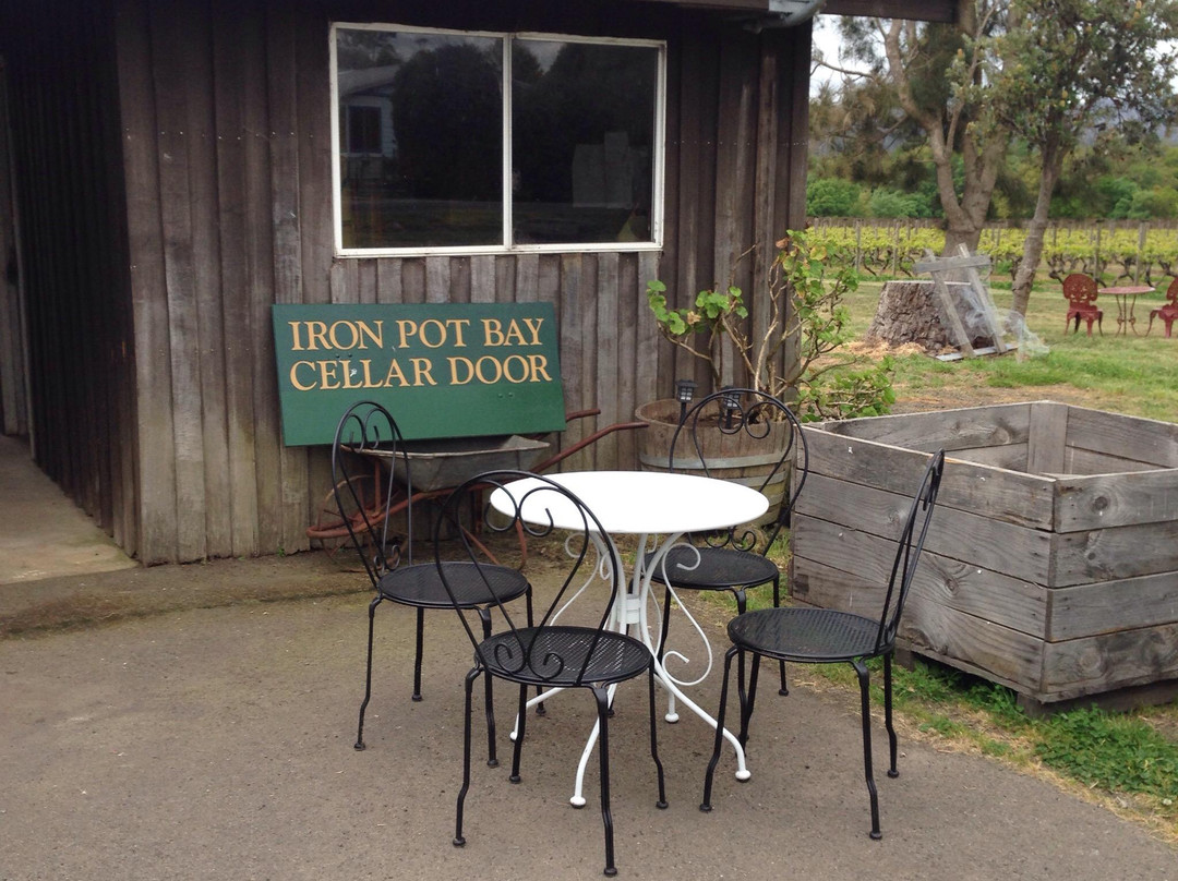 Iron Pot Bay Vineyard-Rowella必去景点