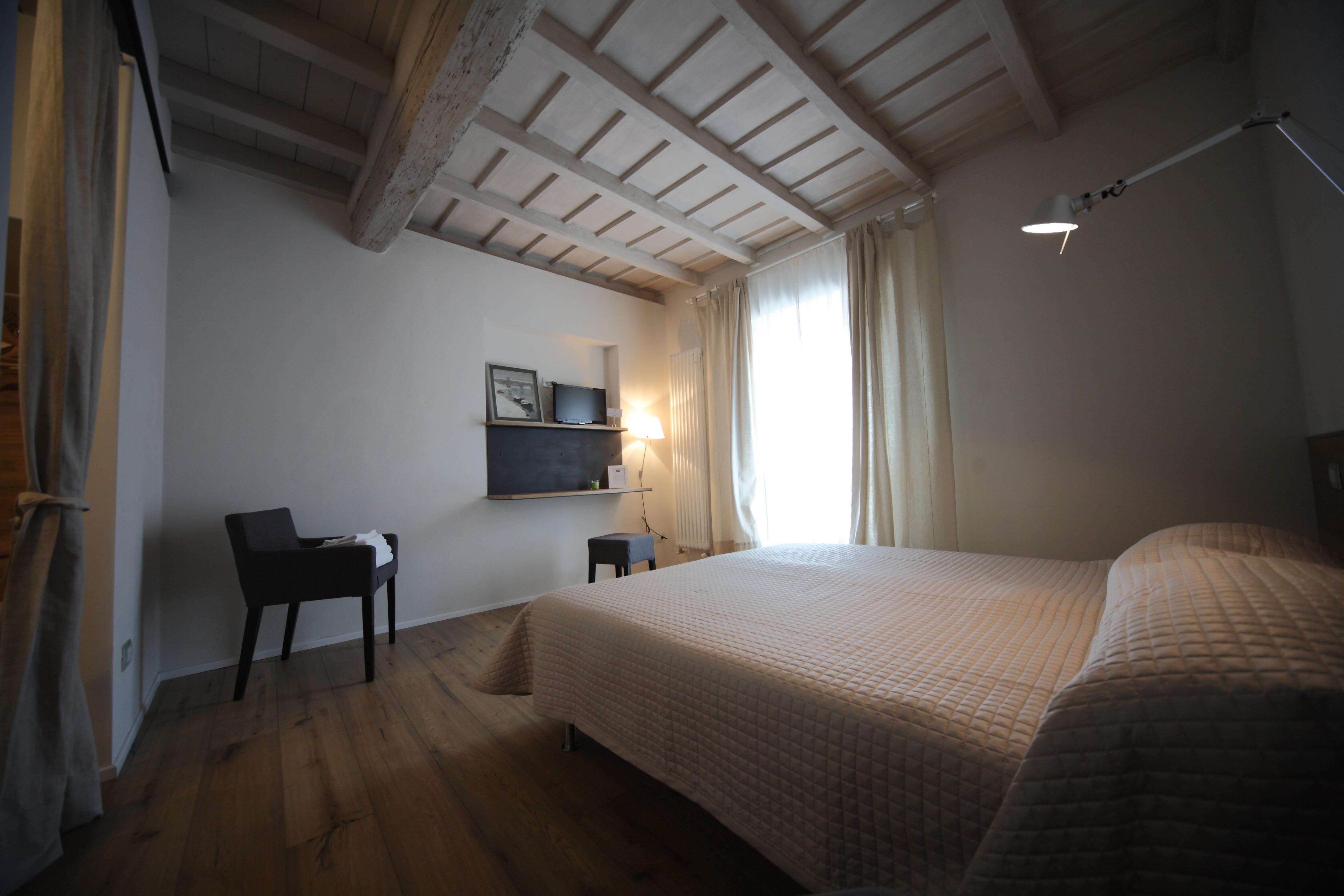 32B&B-官方