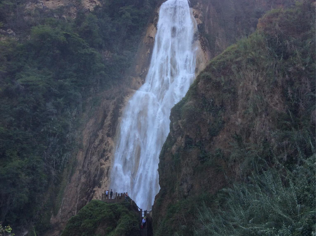 Cascada Velo de Novia景点图片