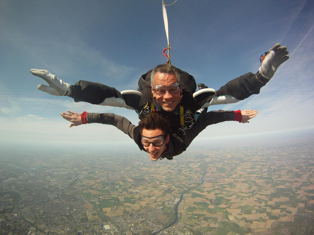 Saut en Parachute Merville景点图片
