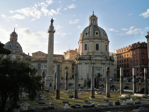 图拉真圆柱-罗马必去景点