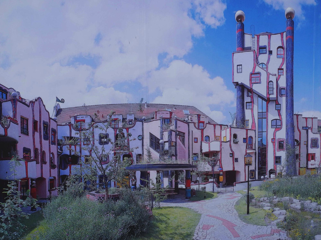 Hundertwasser-Wohnhaus „Wohnen unterm Regenturm“-Plochingen必去景点