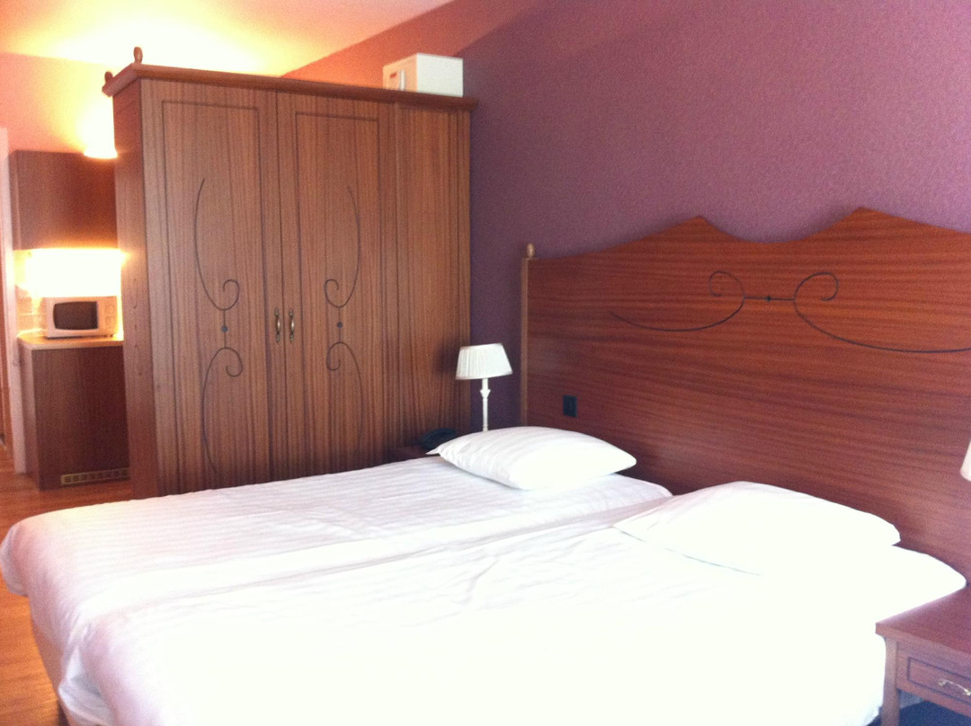 Hotel 33