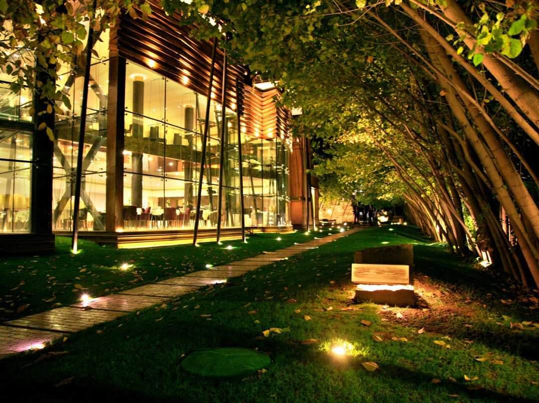 Ardeshiri-ye Bala餐馆和美食-Baghe Raaz (Raaz Garden)