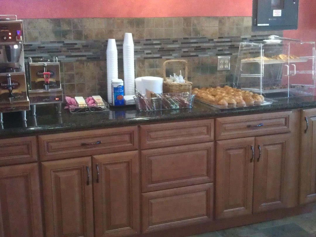 Burnsville Inn & Suites主图