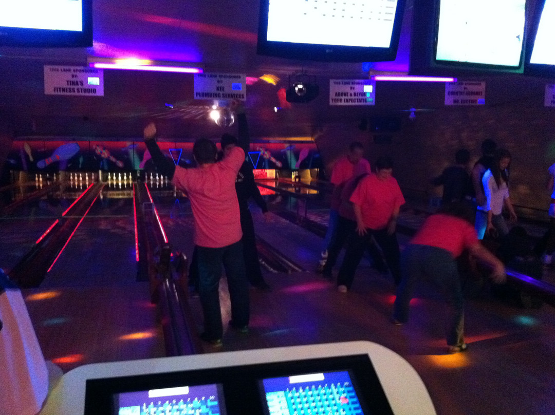 Georgian Lanes 5 Pin Bowling & Entertainment-帕里桑德必去景点