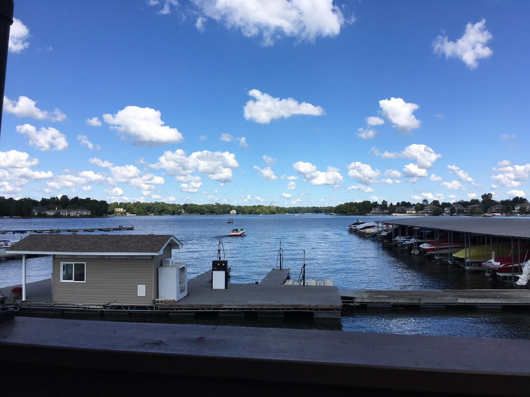 Noblesville餐馆和美食-Wolfie's Waterfront Grill