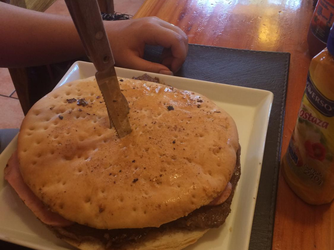 维多利亚餐馆和美食-La Cumbre Resto Pub