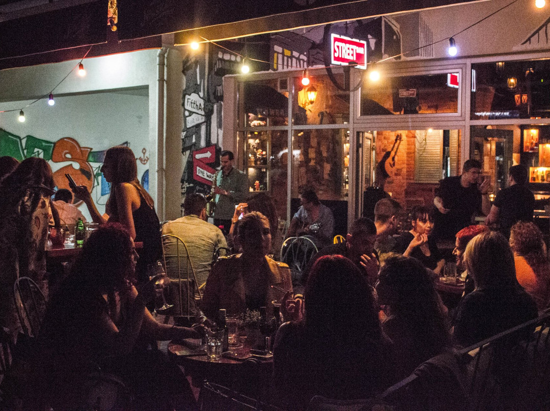 Street Bar-波德戈里察必去景点