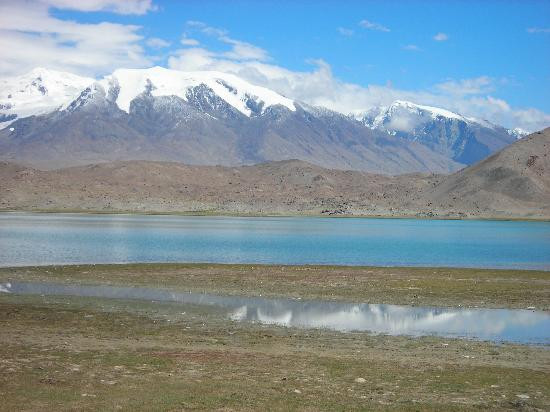Karakul Lake Tours景点图片