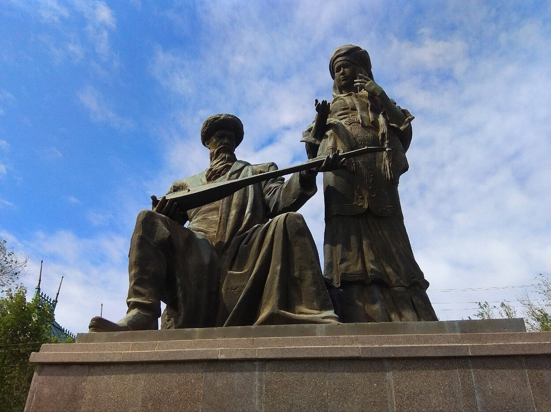 Monument to Kurmangazy Sagyrbayuly and Dina Nurpeisova景点图片