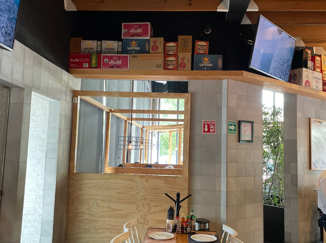 Izayaka Sushi, Ramen & Roll