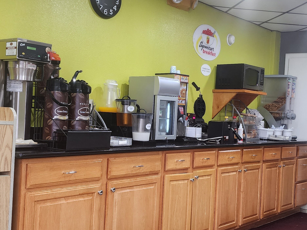 Super 8 by Wyndham Clinton主图