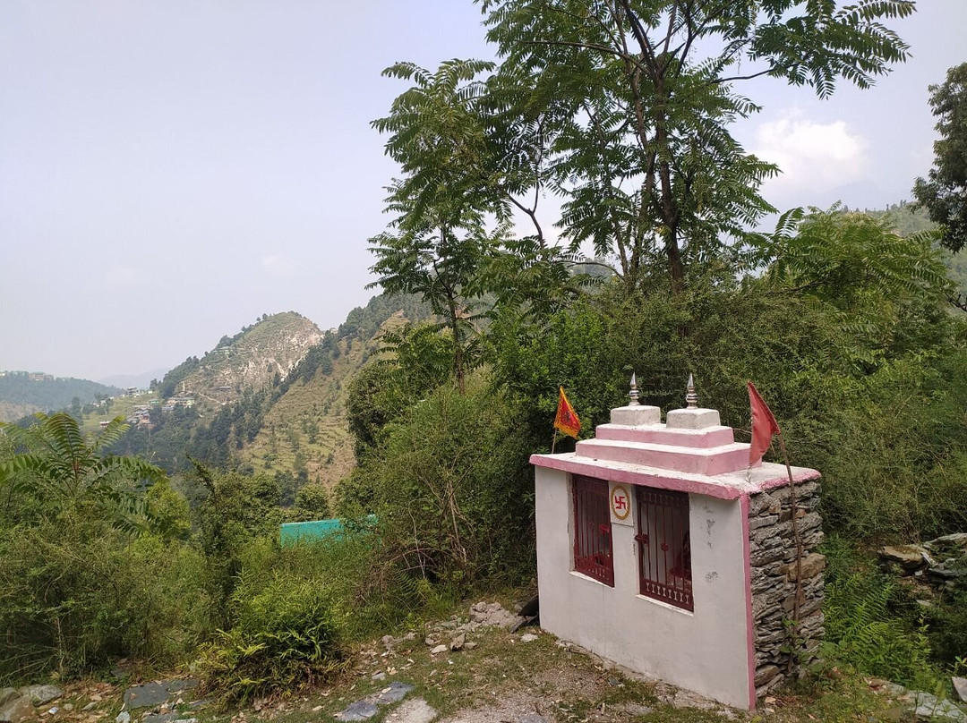 Gallu Waterfall景点图片