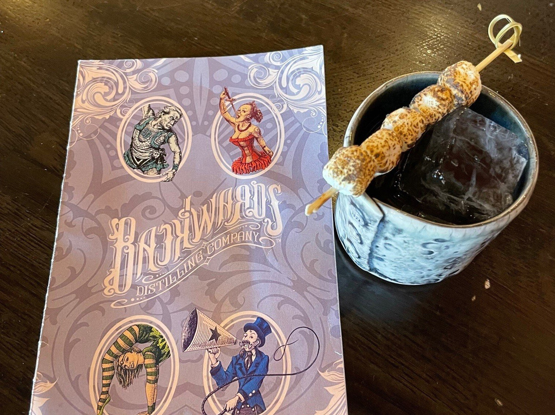 Backwards Distilling Company-Mills必去景点