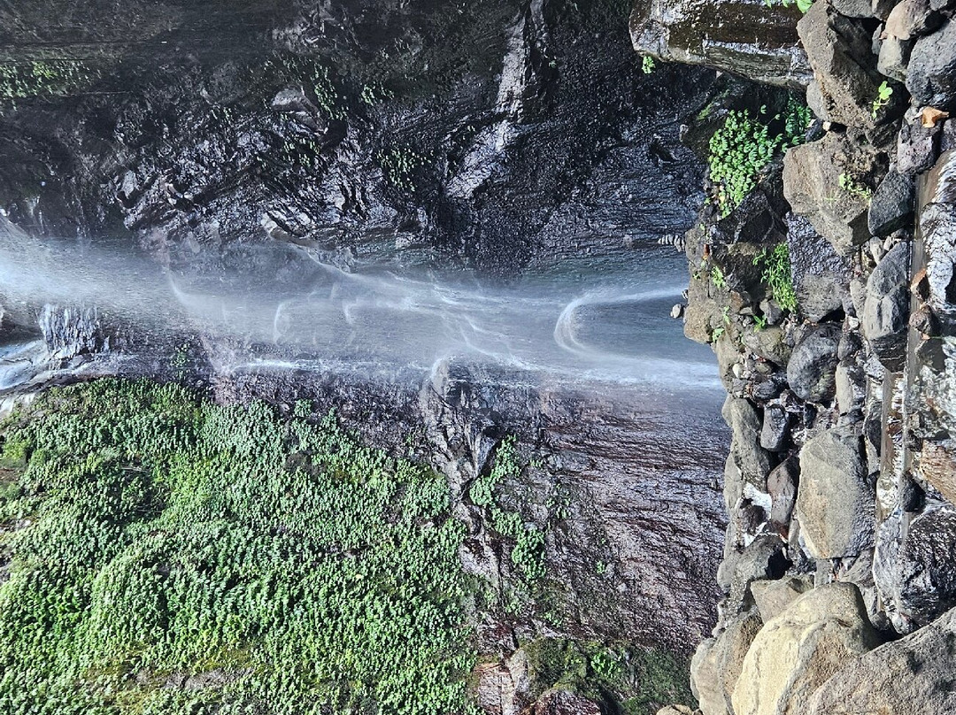 Yeh Mempeh Waterfall景点图片