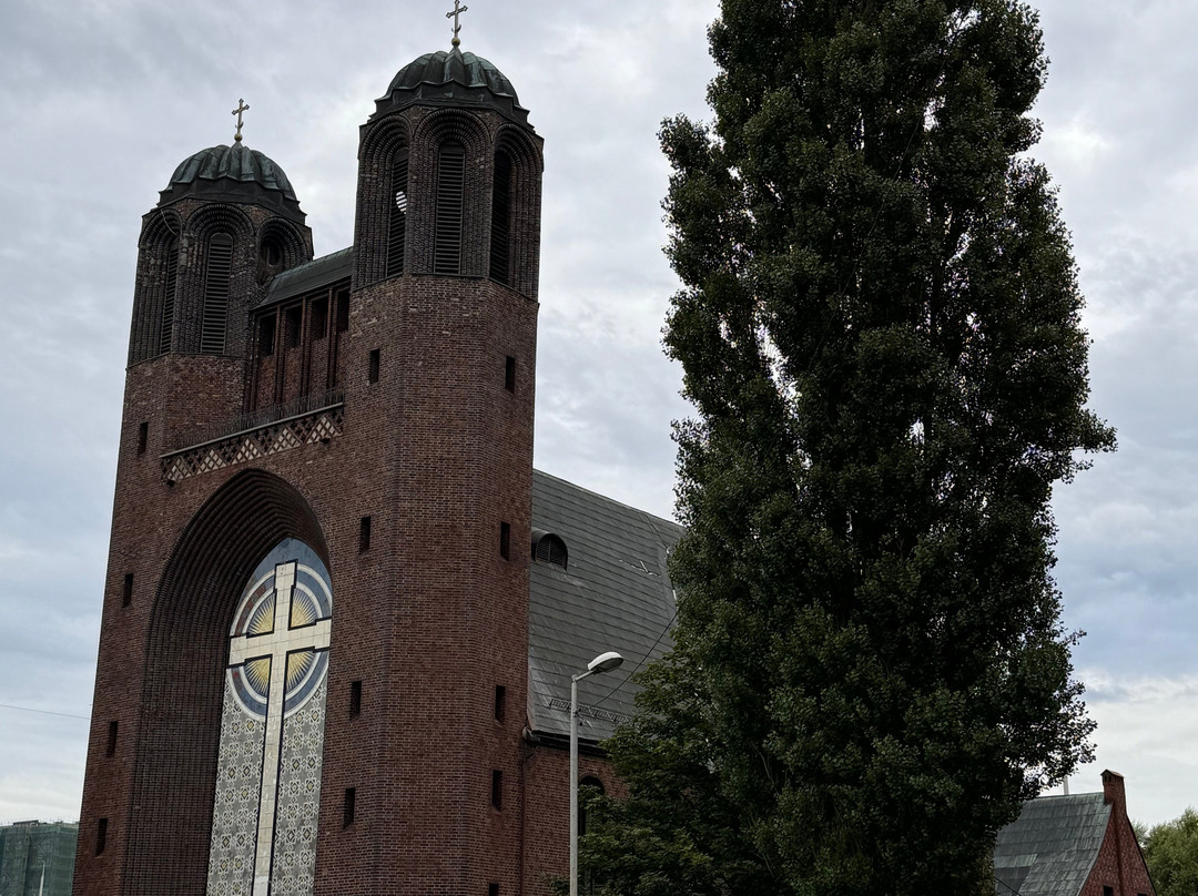 Holy Cross Cathedral景点图片