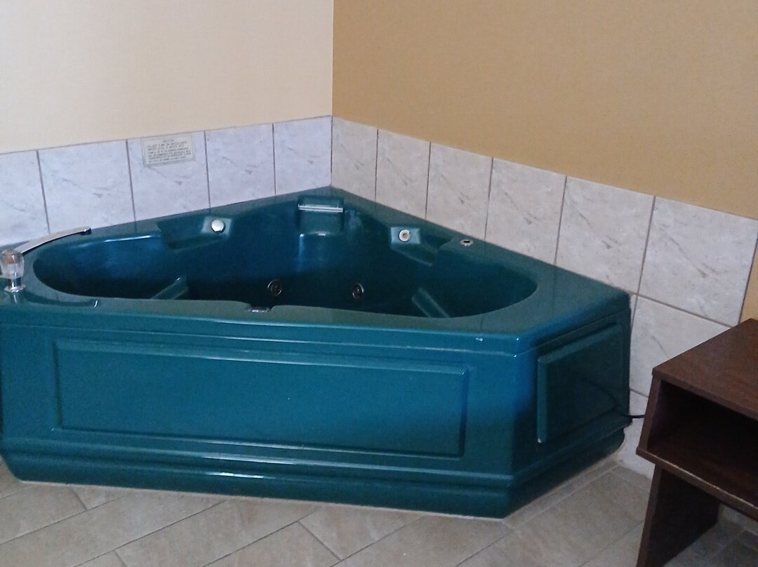 韦斯拉科速8酒店主图