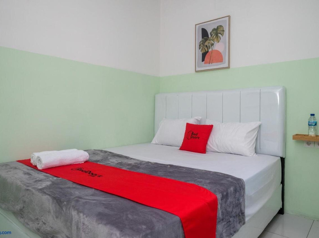 RedDoorz Near Tugu Kartasura