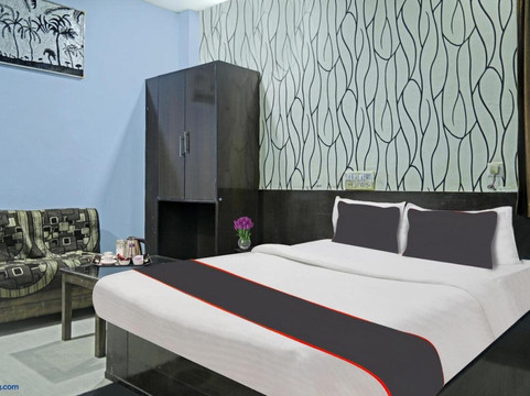 Collection O Hotel Shree